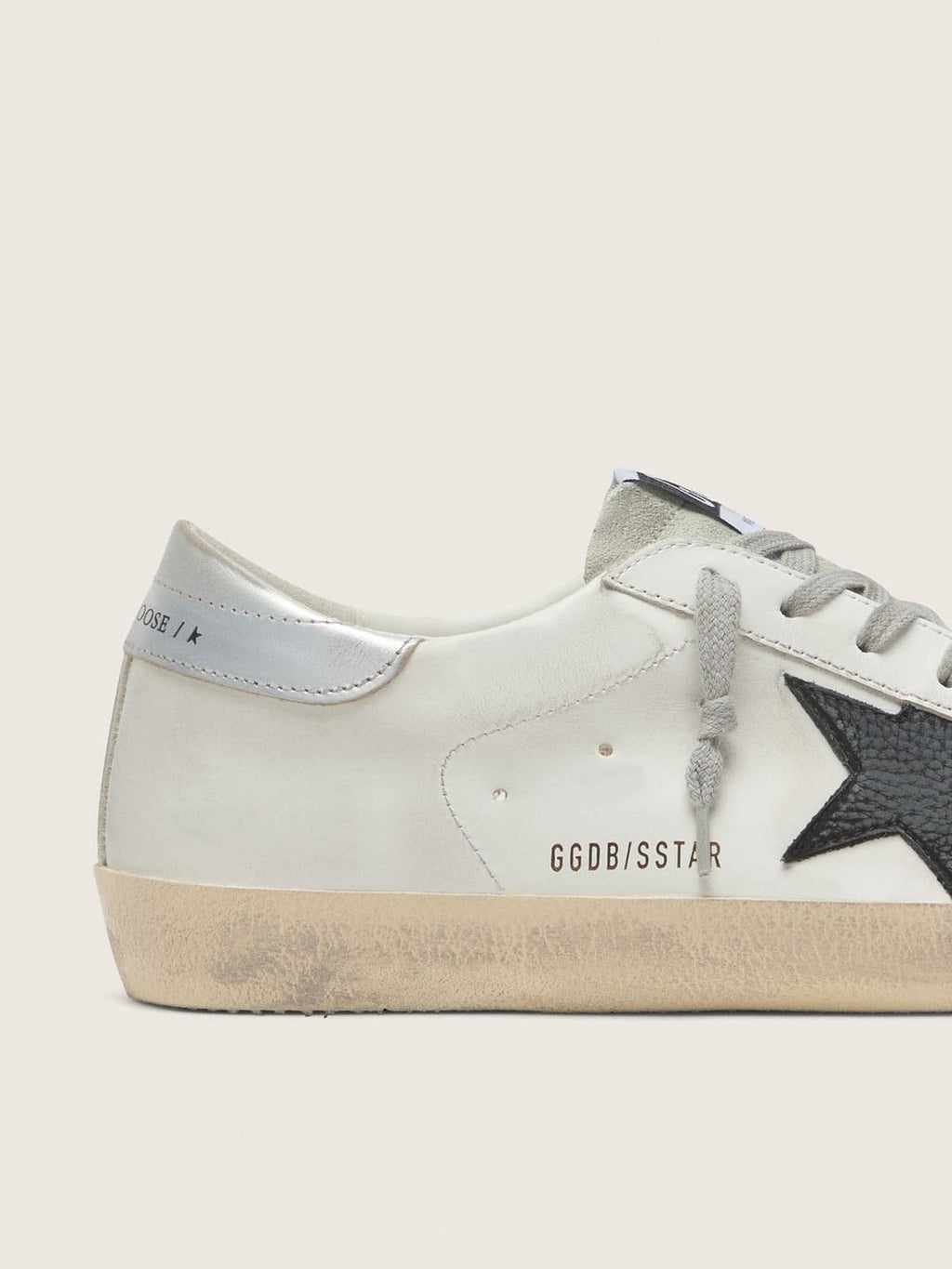 Super-Star en cuir blanc avec étoile en cuir nubuck noir et contrefort en cuir lamé argenté
