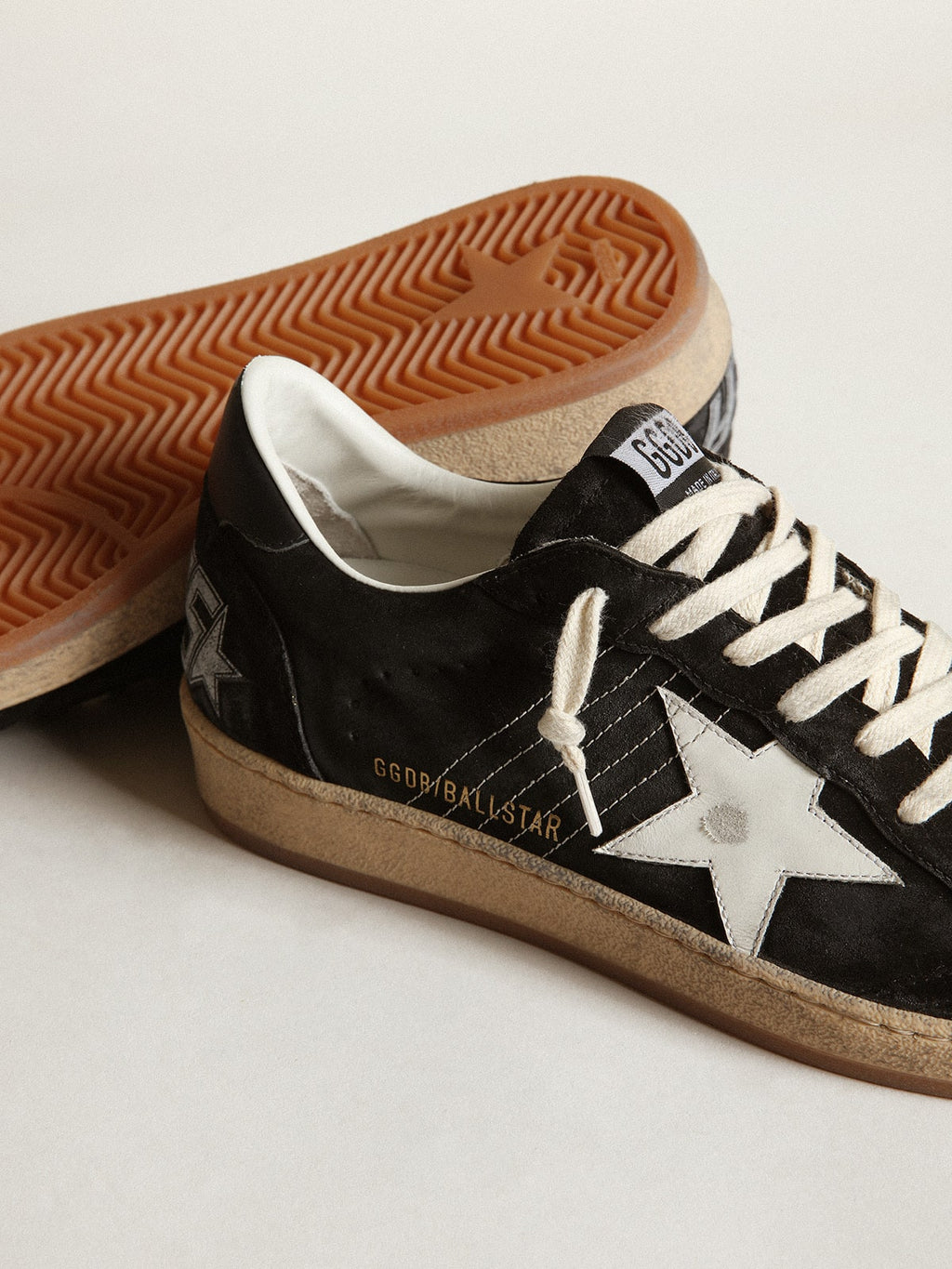Ball Star homme en daim noir avec étoile en cuir blanc