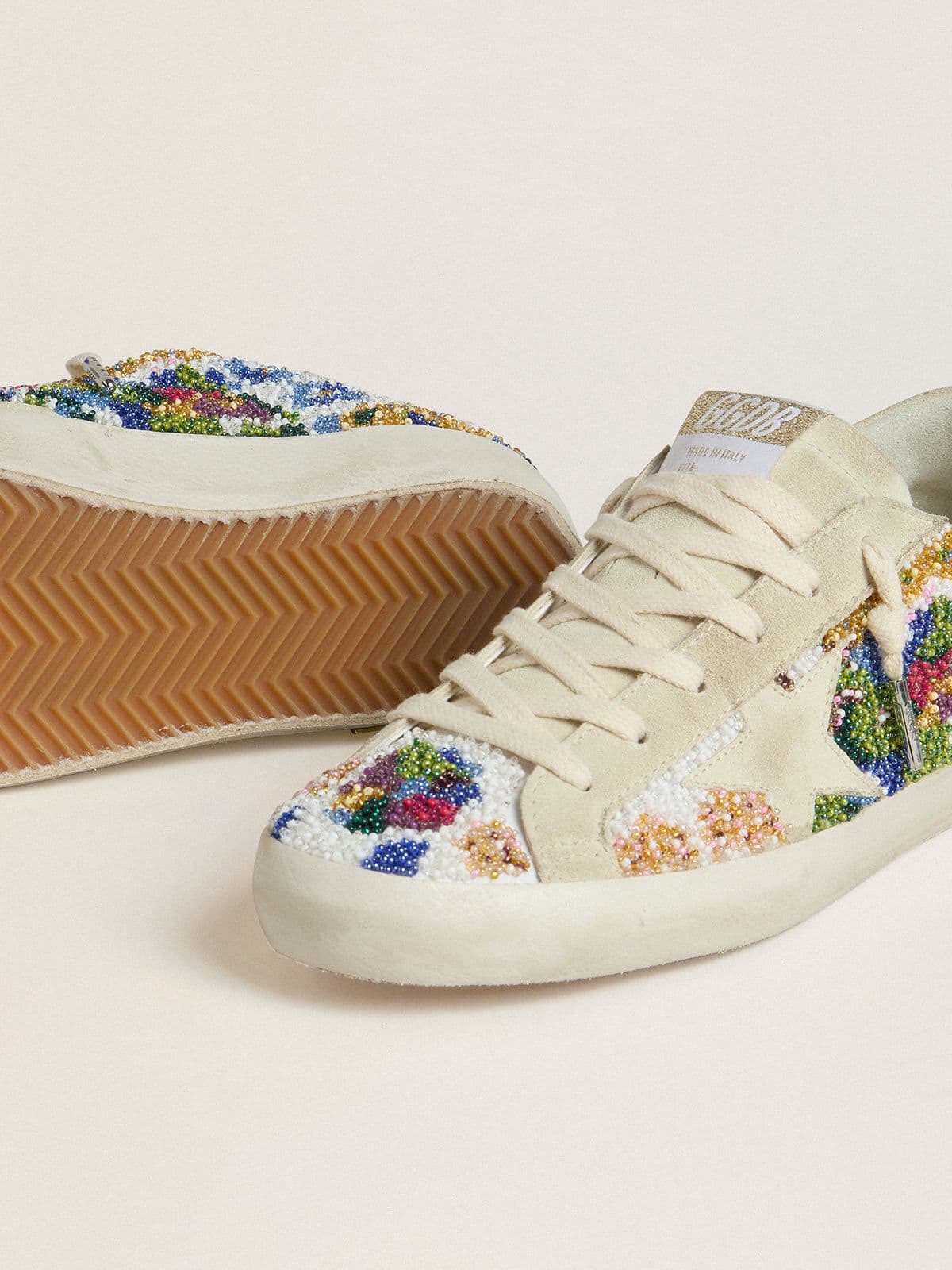 Super-Star pour femme avec perles multicolores et étoile en cuir velours beige